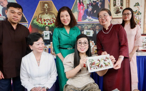 Phu nhân Thủ tướng nhắc bài Bắc Bling khi cùng nghe quan họ với các nữ đại sứ