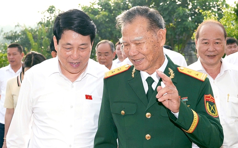Chủ tịch nước dâng hương khu di tích Ngã Ba Giồng, thăm anh hùng Tô Văn Đực tại TP.HCM