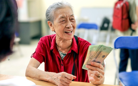 Gần 600.000 người sẽ nhận lương hưu tháng 5 sớm