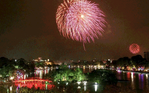 Trực tiếp: Hà Nội bắn pháo hoa kết hợp hỏa thuật chào mừng ngày thống nhất đất nước