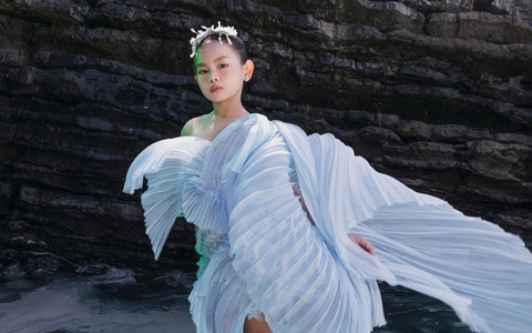 Mẫu nhí Trúc Hà 'gây sốt' sàn diễn Thái: Vừa catwalk 'chất lừ', vừa vũ đạo 'cực đỉnh'