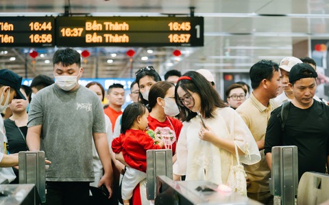 Từ 25-4, metro chạy đến 23h phục vụ lễ 30-4