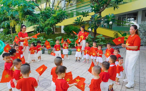 Video 356 trẻ con công nhân công ty PouYuen Việt Nam đồng diễn chào mừng đại lễ 30-4