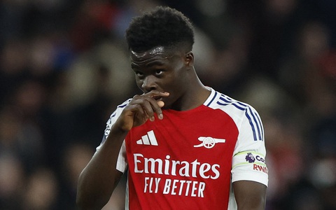 Arsenal hòa Crystal, Liverpool còn cách chức vô địch 1 điểm