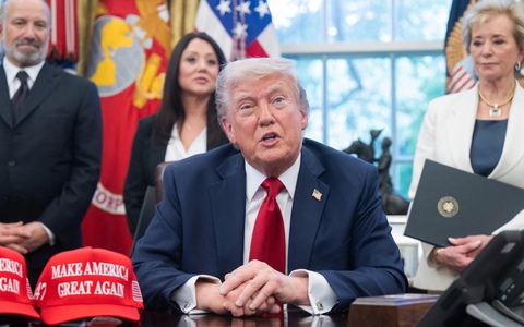 Ông Trump đối mặt tứ bề thọ địch vì chính sách thuế đối ứng