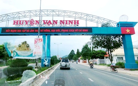 Tòa đình chỉ xử phúc thẩm vụ dân kiện hai chủ tịch tỉnh, huyện vì bưu tá phát nhầm bưu phẩm