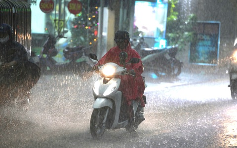 Thời tiết hôm nay 25-4: Nam Bộ khí quyển bất ổn, trưa nắng nóng, chiều mưa dông sấm sét nguy hiểm