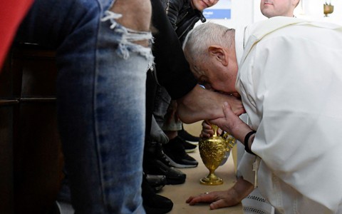 Vài ngày trước khi qua đời, Giáo hoàng Francis ‘vét sạch’ tài khoản cá nhân để giúp các tù nhân