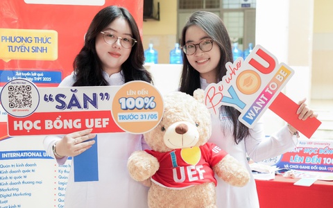UEF trao học bổng cho thí sinh đăng ký bằng điểm học kỳ 1 lớp 12