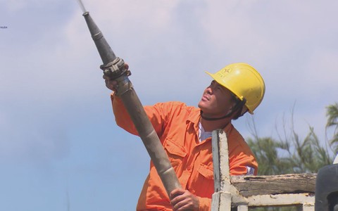 ‘50 năm - Tỏa sáng miền Nam’: Đảm bảo cung cấp nguồn điện ổn định trên huyện đảo Phú Quý