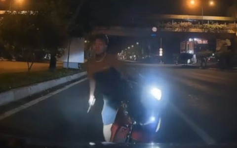 Lập hồ sơ cai nghiện người chạy xe máy ngược chiều, cầm dao dọa tài xế