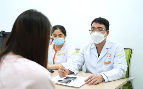 Suy buồng trứng sớm ở tuổi đôi mươi, cô gái vỡ òa khi chạm vào giấc mơ làm mẹ sau 6 năm