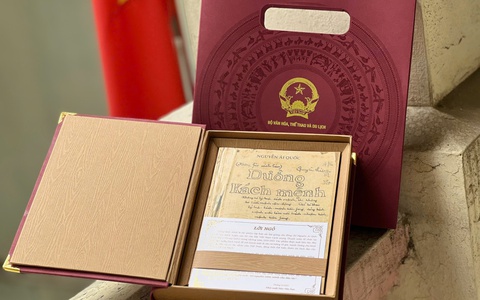 In ‘Đường kách mệnh’ theo tiêu bản gốc tặng lãnh đạo, nguyên lãnh đạo Đảng, Nhà nước