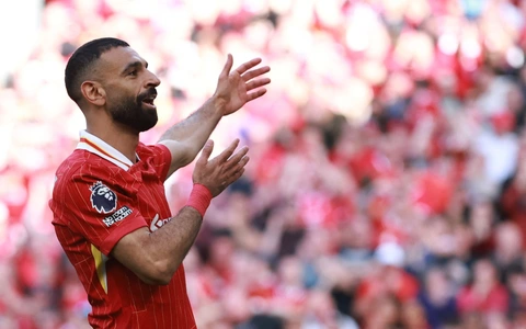 'Nghiền nát' Tottenham, Liverpool vô địch Premier League sớm 4 vòng đấu
