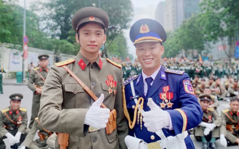 Gấp đôi visual: Chiến sĩ Lê Hoàng Hiệp chụp ảnh cùng 'Lê Hoàng Há Há'