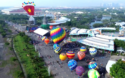 Festival khinh khí cầu lần đầu tiên được tổ chức ở Đồng Nai, thu hút hàng ngàn người