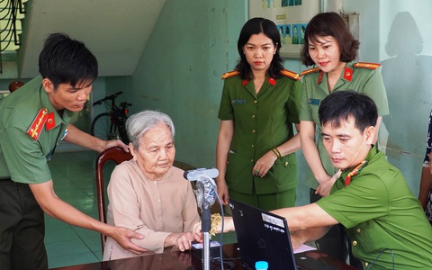 Long An thu thập 65 mẫu ADN của mẹ, thân nhân các liệt sĩ chưa về được với gia đình