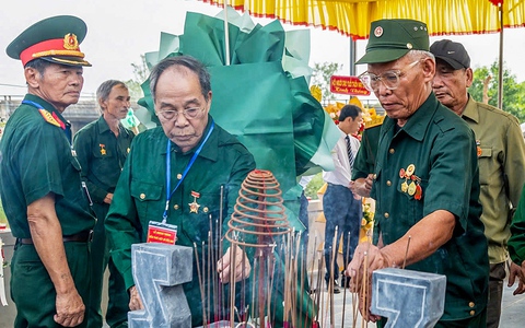 Cựu chiến binh nghẹn ngào ngày khánh thành đền thờ 93 liệt sĩ hy sinh cùng một trận đánh ở Câu Nhi