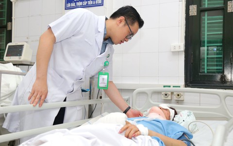 Vụ lật xe khách ở Tam Đảo: 9 nạn nhân đã ổn định