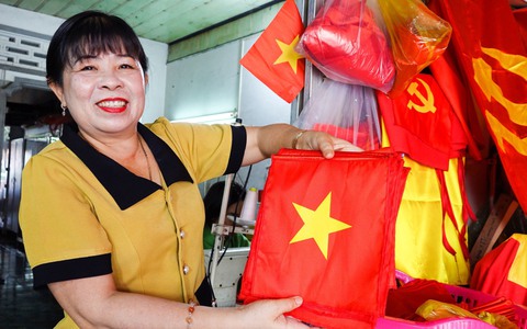 Hành trình 30 năm may cờ Tổ quốc của người dân Kiên Giang