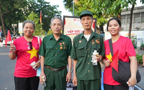 Lên mạng tìm cựu chiến binh để hỗ trợ về TP.HCM xem lễ 50 năm thống nhất đất nước