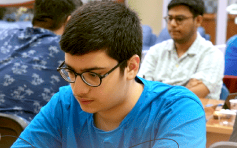 Kỳ thủ 14 tuổi thắng sốc 'vua cờ' Carlsen