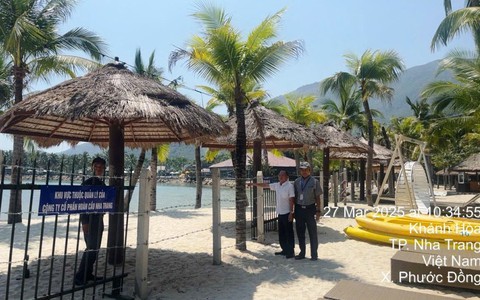 Sở kiến nghị ‘yêu cầu tự tháo dỡ’ rào kẽm gai phản cảm trên bãi biển Nha Trang