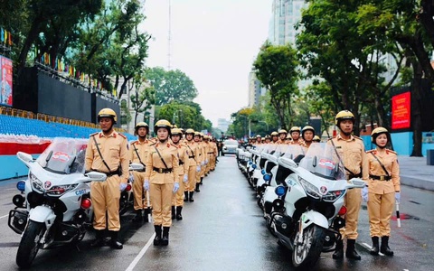 CSGT TP.HCM túc trực từng điểm nóng, đảm bảo an toàn đi lại cho dân suốt lễ 30-4