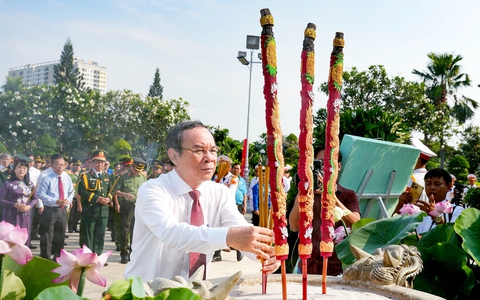 Lãnh đạo TP.HCM dâng hương Mẹ Việt Nam anh hùng, Anh hùng liệt sĩ