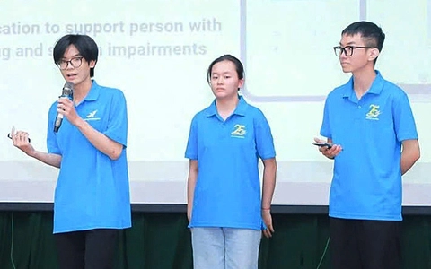 Sinh viên làm ứng dụng kết nối người khiếm thính