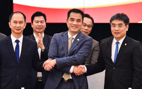 Ba đại học hàng đầu bắt tay hợp tác: Học viên có thể nhận văn bằng của cả ba đại học