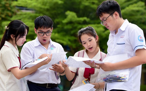 Đề thi tốt nghiệp THPT 2025 chỉ in trên 1 tờ giấy, nhiều môn thi tổ chức cùng lúc trong một phòng