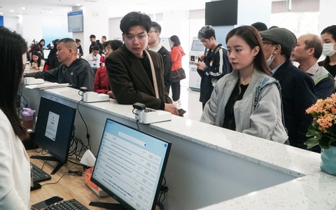 Hà Nội lý giải lý do người dân xếp hàng dài từ 5h sáng để chờ xử lý thủ tục hành chính