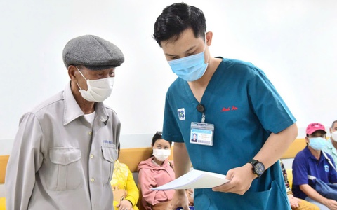 Ngất xỉu, co quắp chân tay, coi chừng hạ canxi máu