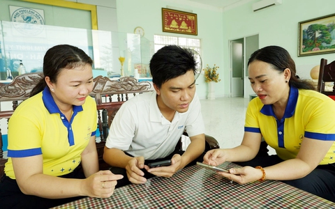 '50 năm - Tỏa sáng miền Nam': Cung cấp dịch vụ điện trực tuyến giúp tiện lợi hơn cho khách hàng