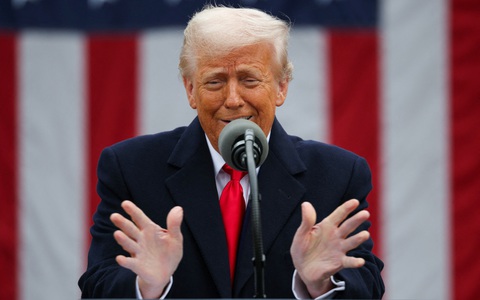 Người Mỹ không hài lòng với thuế quan, tỉ lệ ủng hộ ông Trump xuống thấp nhất