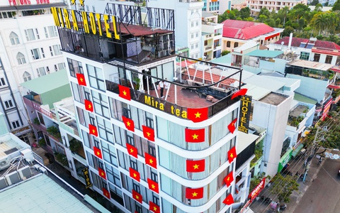Chuỗi khách sạn Mira Quy Nhơn rực rỡ sắc cờ Tổ quốc