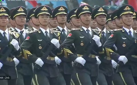 Hình ảnh quân nhân Trung Quốc trong lễ diễu binh, diễu hành sáng 30-4 tại TP.HCM