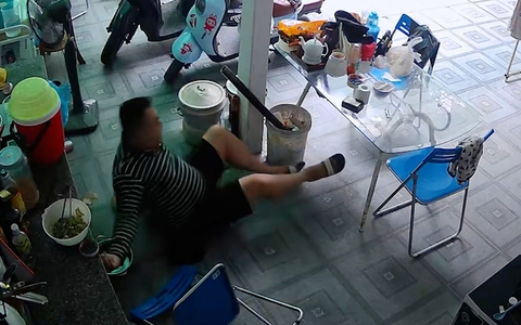 Người đàn ông ngã cắm đầu vì say thuốc lào