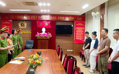Vì sao TikToker Hằng Du Mục, Quang Linh Vlogs và 3 người khác bị khởi tố, bắt tạm giam?