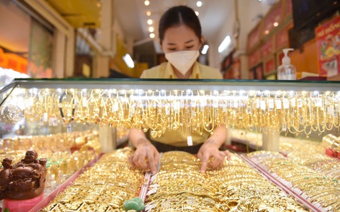 Giá vàng thế giới lại giảm mạnh