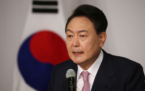 Ông Yoon Suk Yeol xin lỗi sau khi bị phế truất