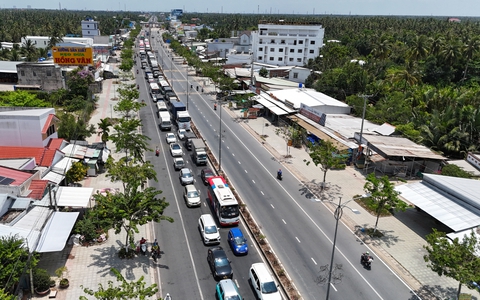 Cầu Rạch Miễu kẹt xe kéo dài, trạm thu phí xả trạm 5 lần