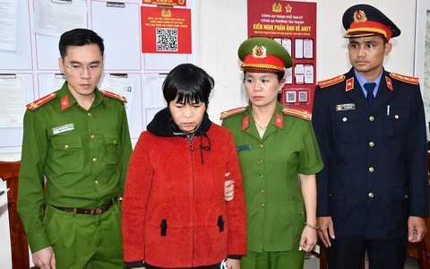 NÓNG: Khởi tố, bắt giam người mẹ ở Quảng Nam nghi giết con trai để trục lợi bảo hiểm