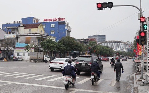 Nhiều đèn giao thông 'chập chờn', TP Vinh chi 7 tỉ đồng để sửa