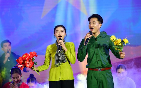 Chương trình nghệ thuật 50 năm mùa xuân đất nước của Quân khu 7