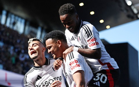 Hàng thủ thảm họa khiến Liverpool thất bại trước Fulham
