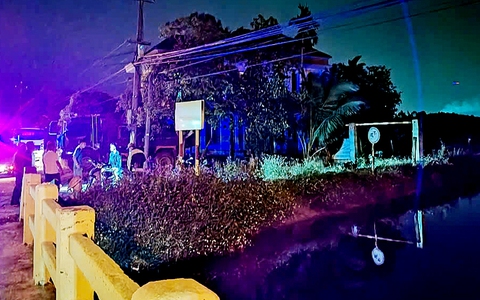 Rơi xuống kênh sâu 3m, nam thanh niên may mắn được cứu lúc công an tuần tra
