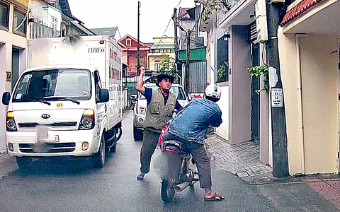 Tài xế dùng hung khí tấn công người khi bị nhắc đậu xe chắn lối đi