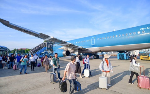 Giá vé máy bay đến TP.HCM tăng 30-50% dịp lễ 30-4